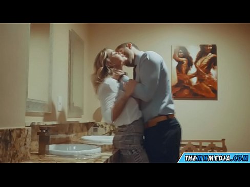 ❤️ Når en barmfagre blondine forfører deg på et offentlig toalett ❤️ Porno på porno no.vanalize.ru ❌️❤